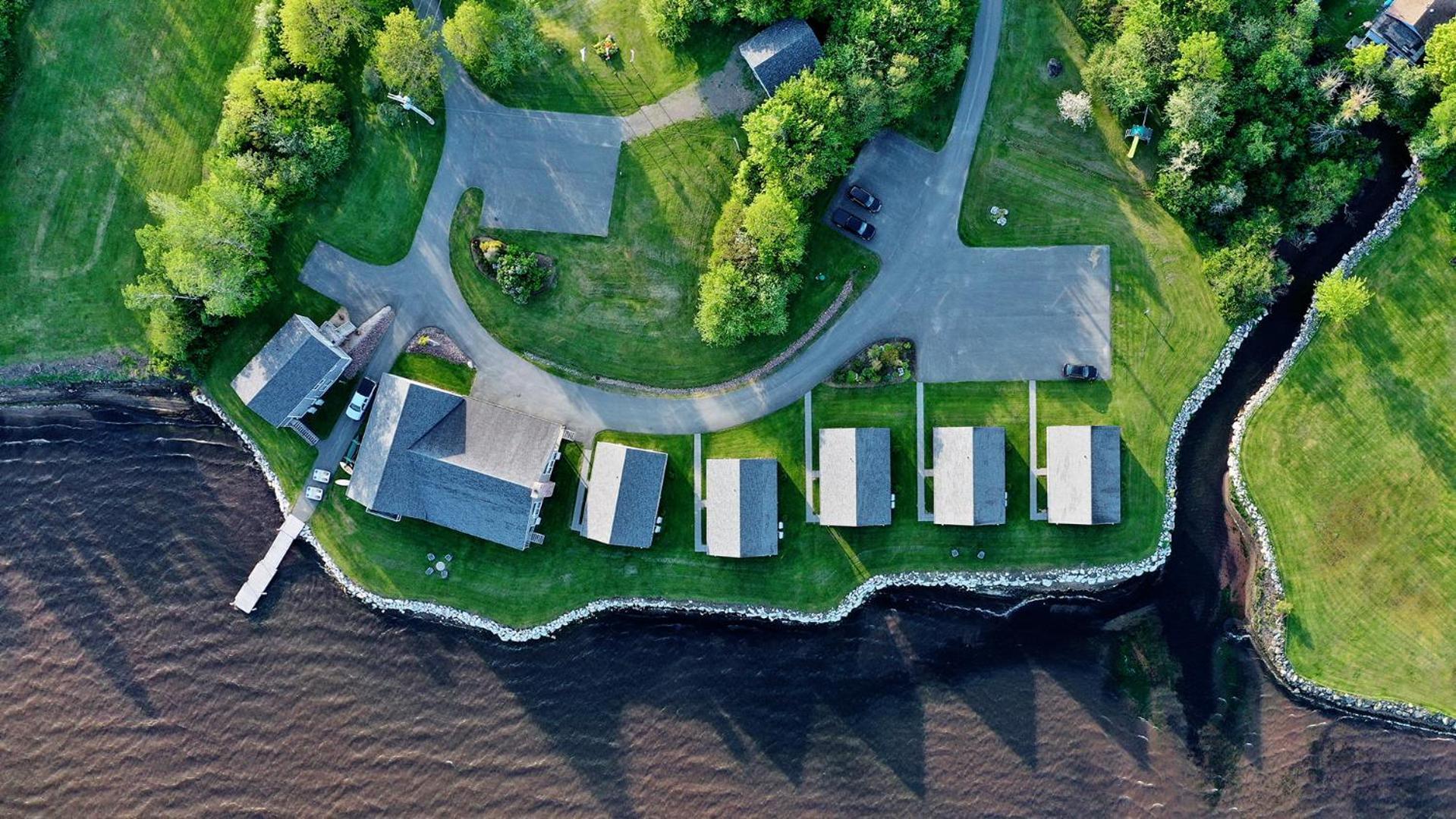 Keltic Quay Cottages & Bayfront Lodge Whycocomagh Экстерьер фото