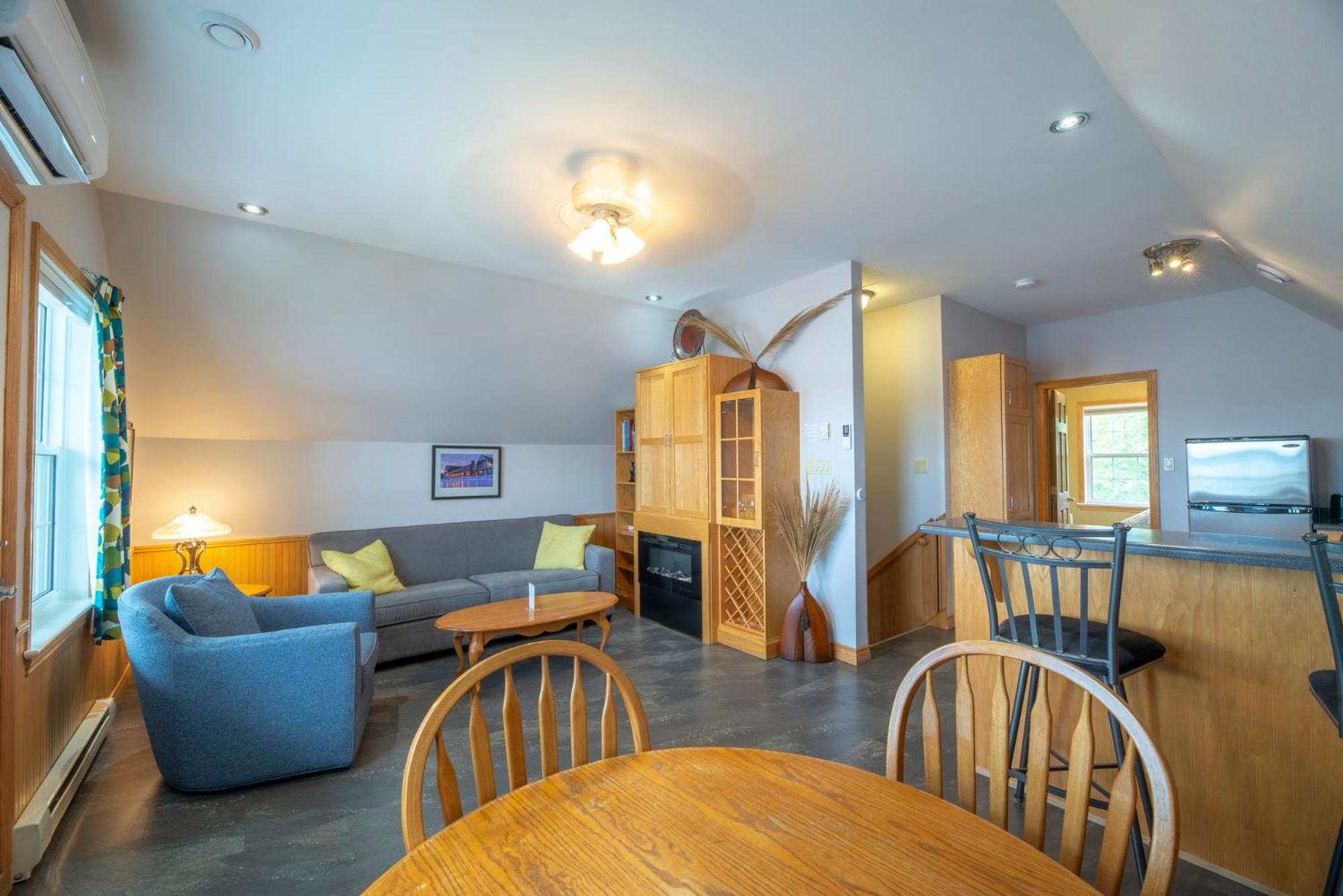 Keltic Quay Cottages & Bayfront Lodge Whycocomagh Экстерьер фото